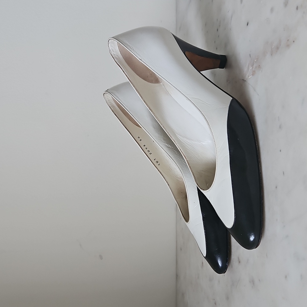GUCCI: 70s vintage black and white leather heels